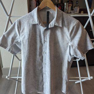 Lululemon Airing Easy Men's Button Down Short Sleeve Shirt White / Grey Size M